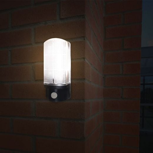 Eterna BLEDPIRBK 7 Watt LED Outdoor Garden Bulkhead Wall Light With PIR Sensor 